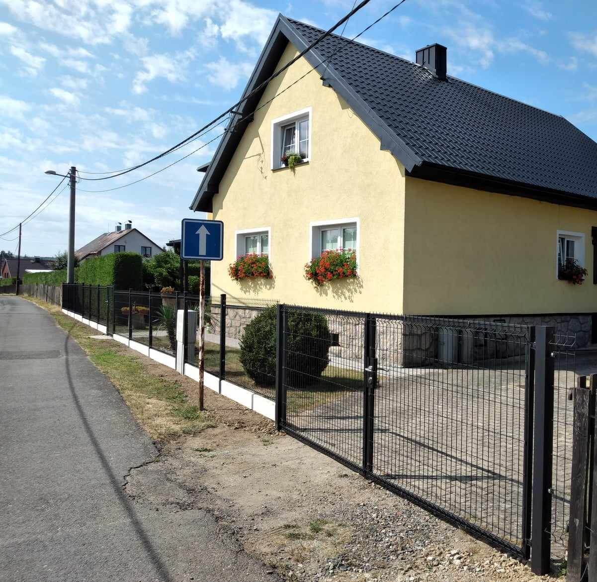 3D plotové panely u moderního rodinného domu